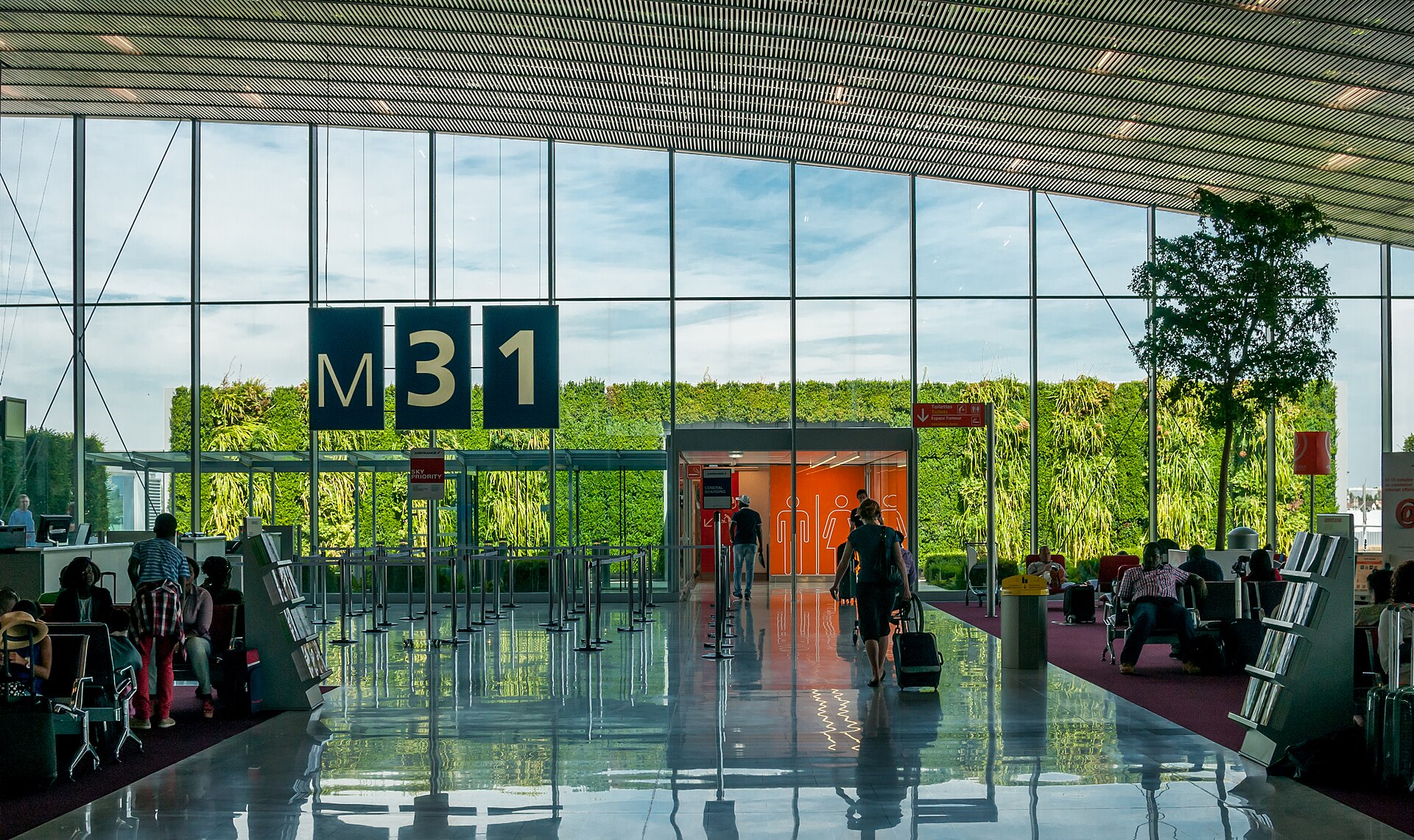 Private Airport Transfer Paris: Book CDG and Orly in 2 Minutes